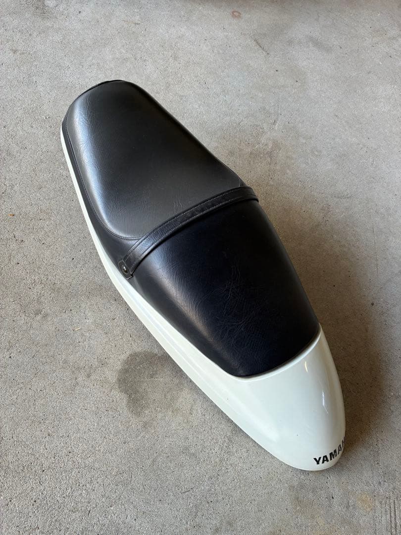 ルネッサ250 純正シート ヤマハ発動機 ルネッサ シート 4DN ヤマハ 純正 中古 バイク 部品