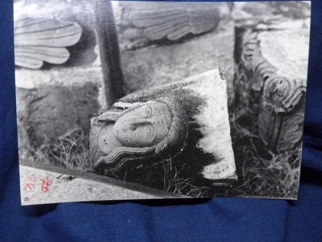 原爆投下後の浦上天守堂の石彫の残骸のオリジナルプリント