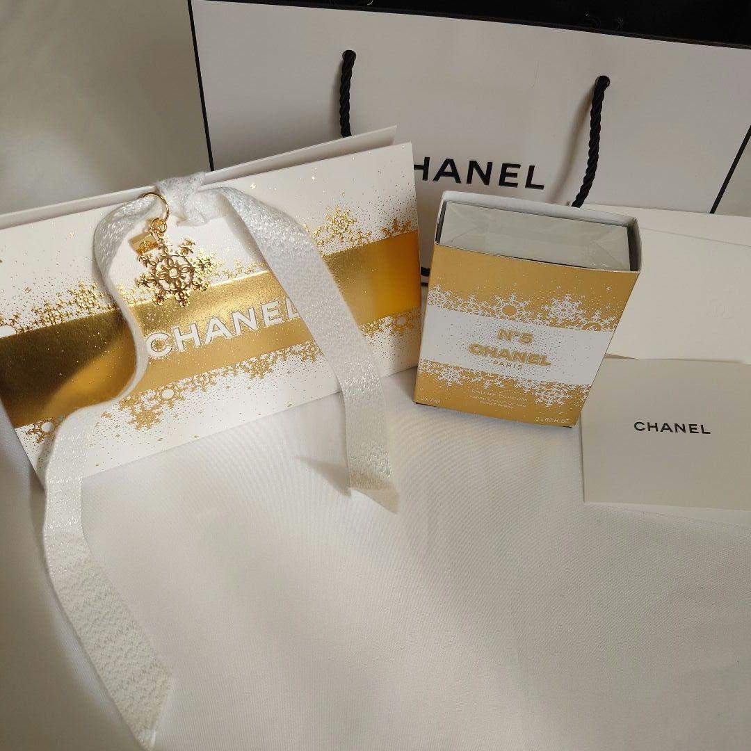 新品　2024 CHANEL ブラック　シャネル　ホリデー　香水　限定　チャーム