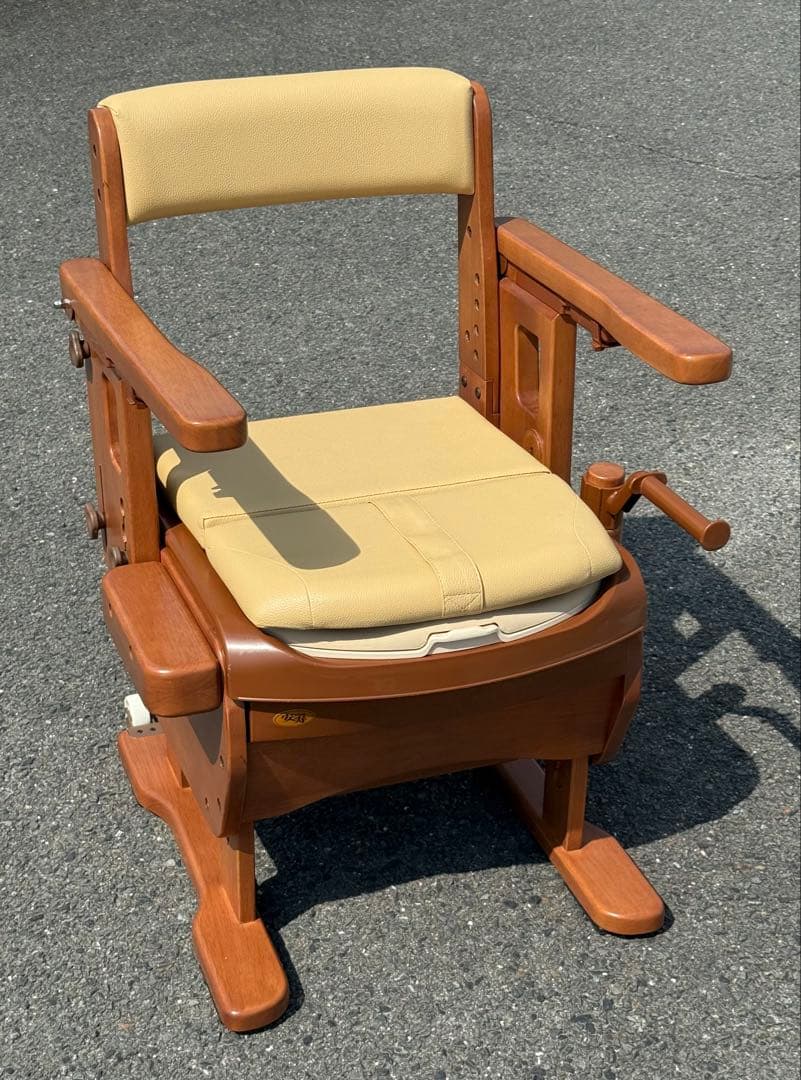 安寿 未使用 高級 天然木♪ はねあげ 家具調トイレ コンパクト ポータブル