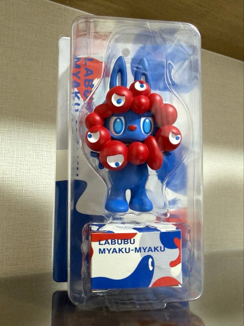 【最強開運日】【即日発送可】ラブブ✖️ミャクミャク ミャクミャク」と「ラブブ」がコラボしたフィギュアが登場 万博会場内