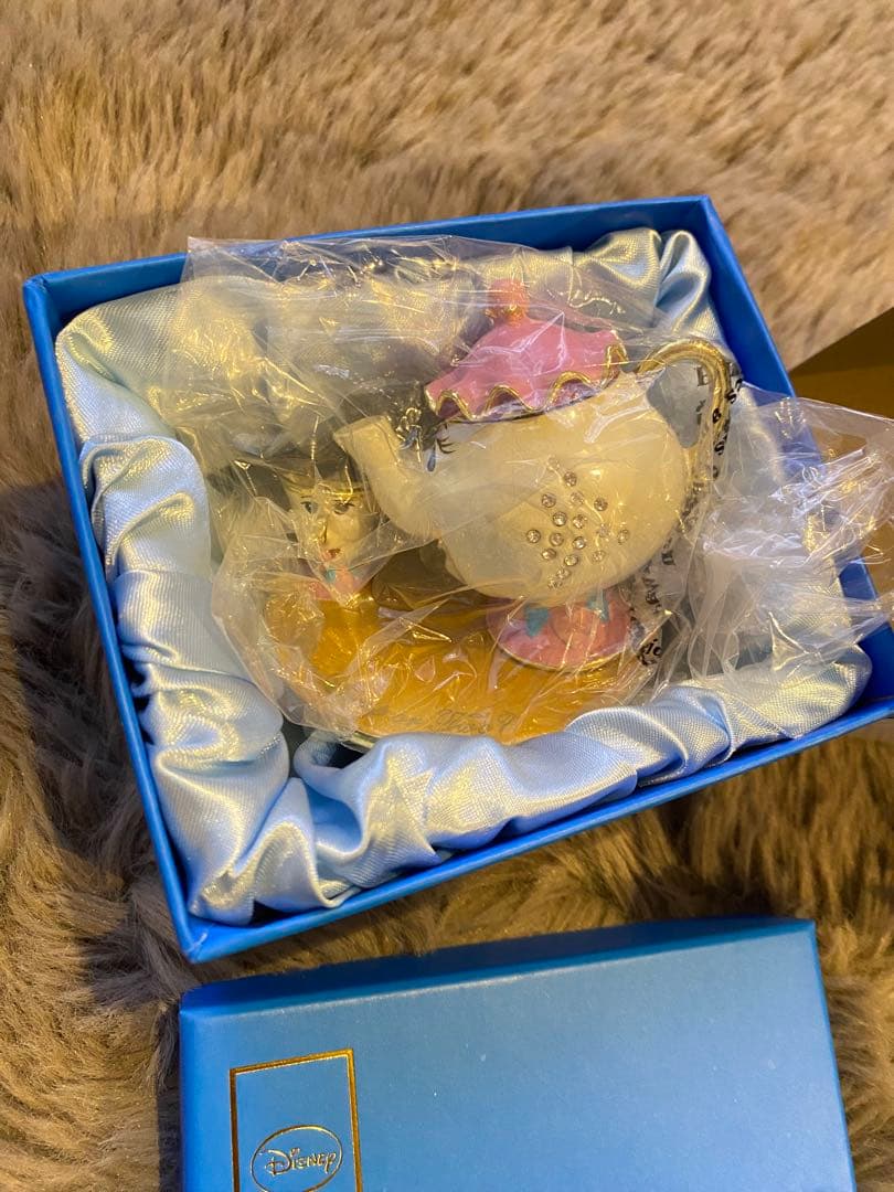 Disney ディズニー ティーポット 美女と野獣 スワロフスキー 400万円超えの輝き…！「美女と野獣」×スワロフスキーから新作オブジェ