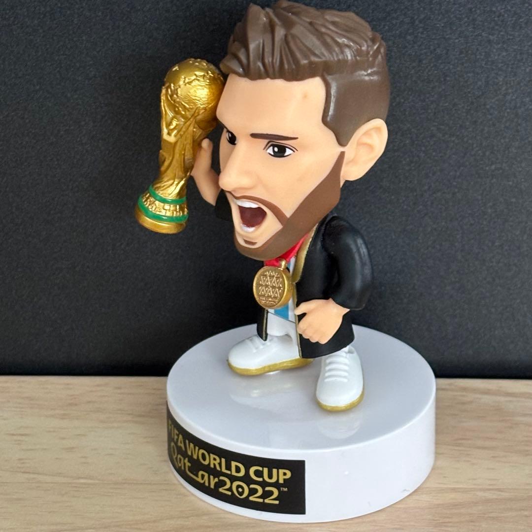 スーパーレア】リオネル・メッシ ZURU FIFA BALLERS 10番 - メルカリ