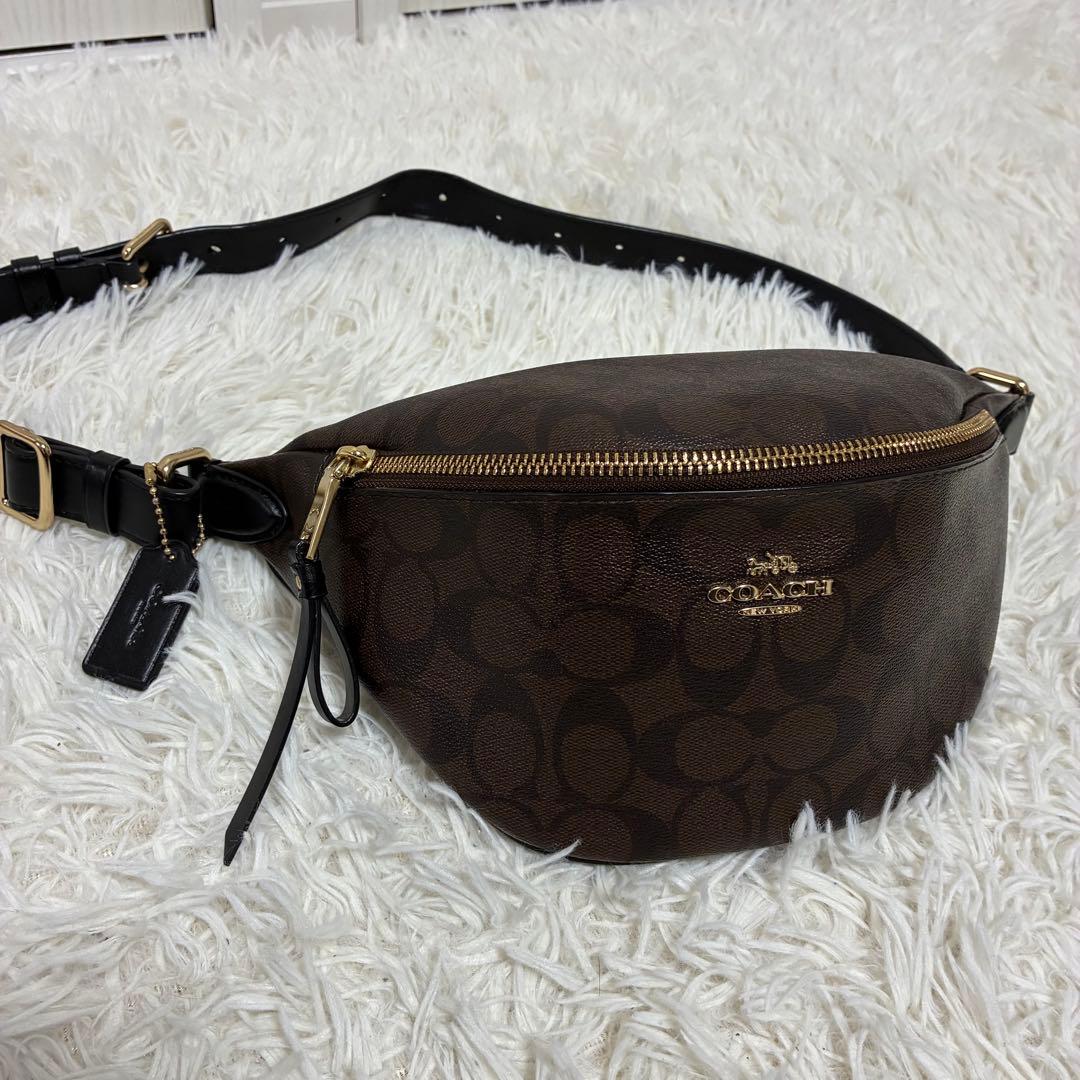 美品 コーチ ボディバッグ ウエストポーチ シグネチャー PVC レザー