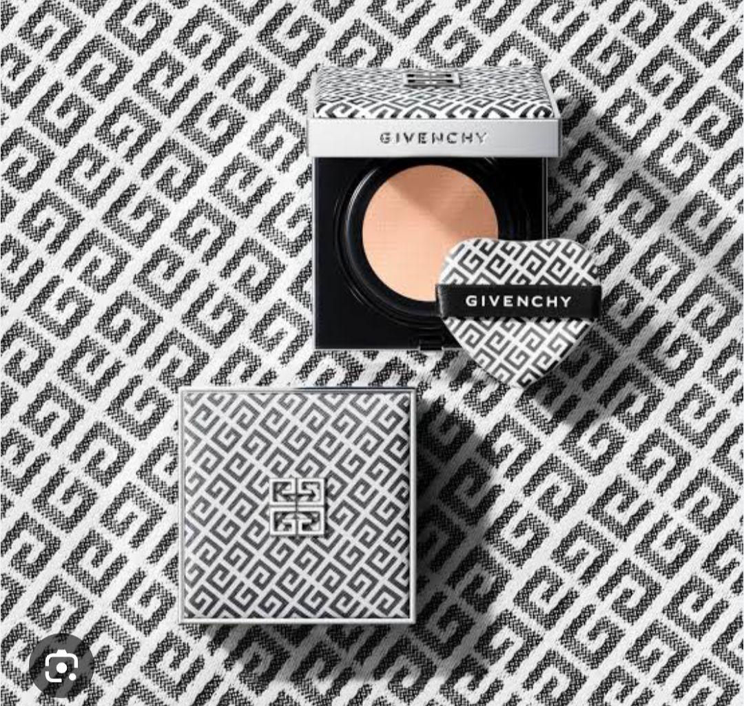 ジバンシー クッションファンデーション とプリズムリーブルトラベルルースパウダー