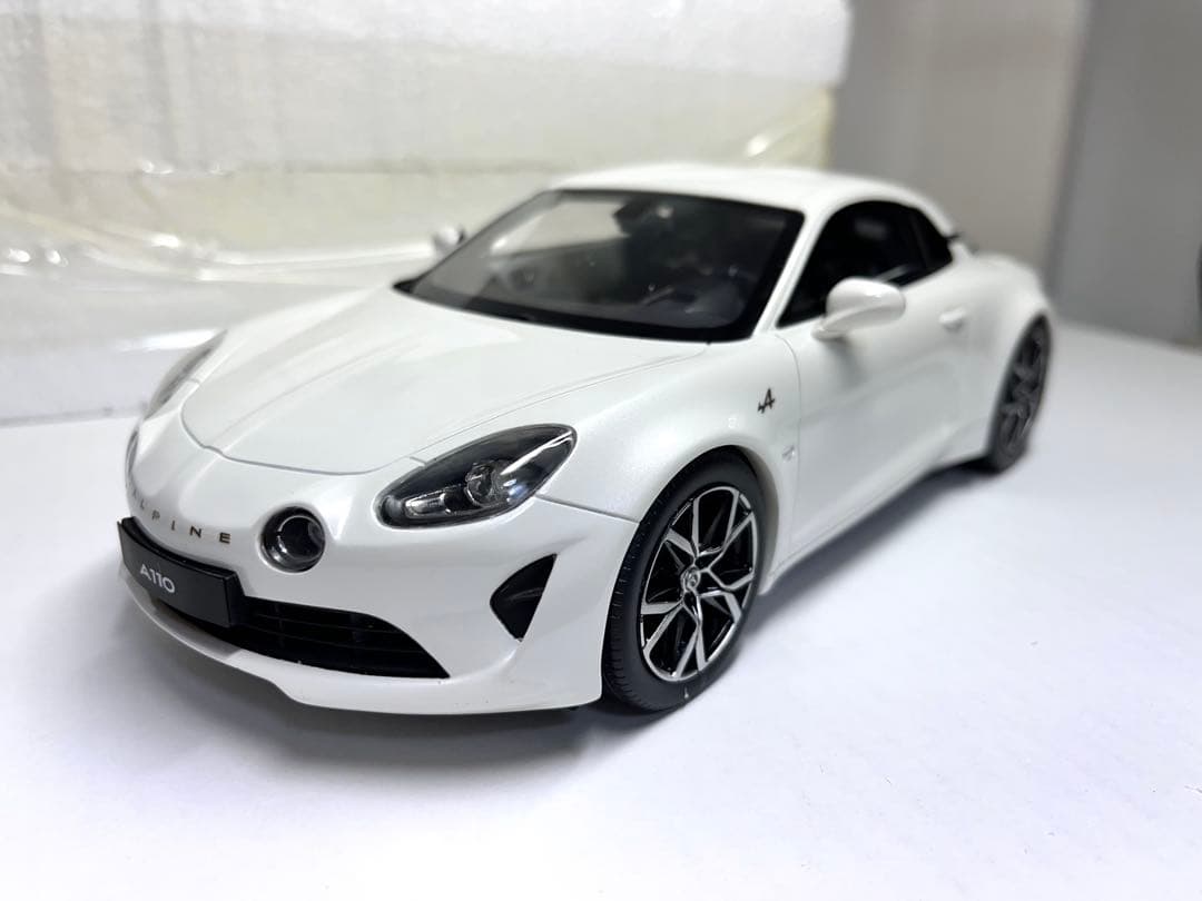 アルピーヌ A110ピュア(ホワイト)1/18ミニカー