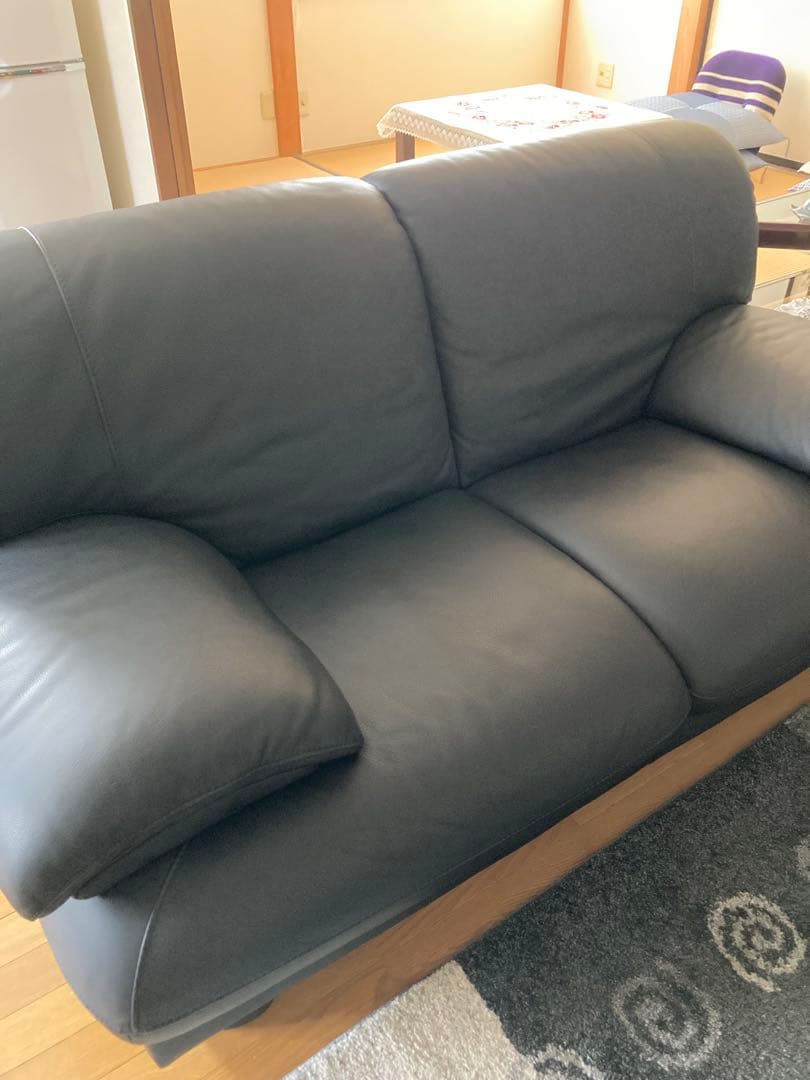 黒い合成皮　ソファ