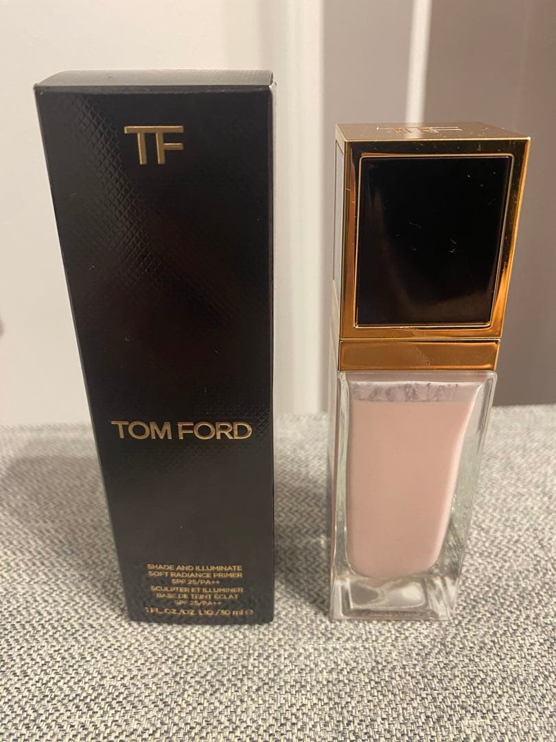 Tom Ford シェイドアンドイルミネイトソフトラディアンスプライマー