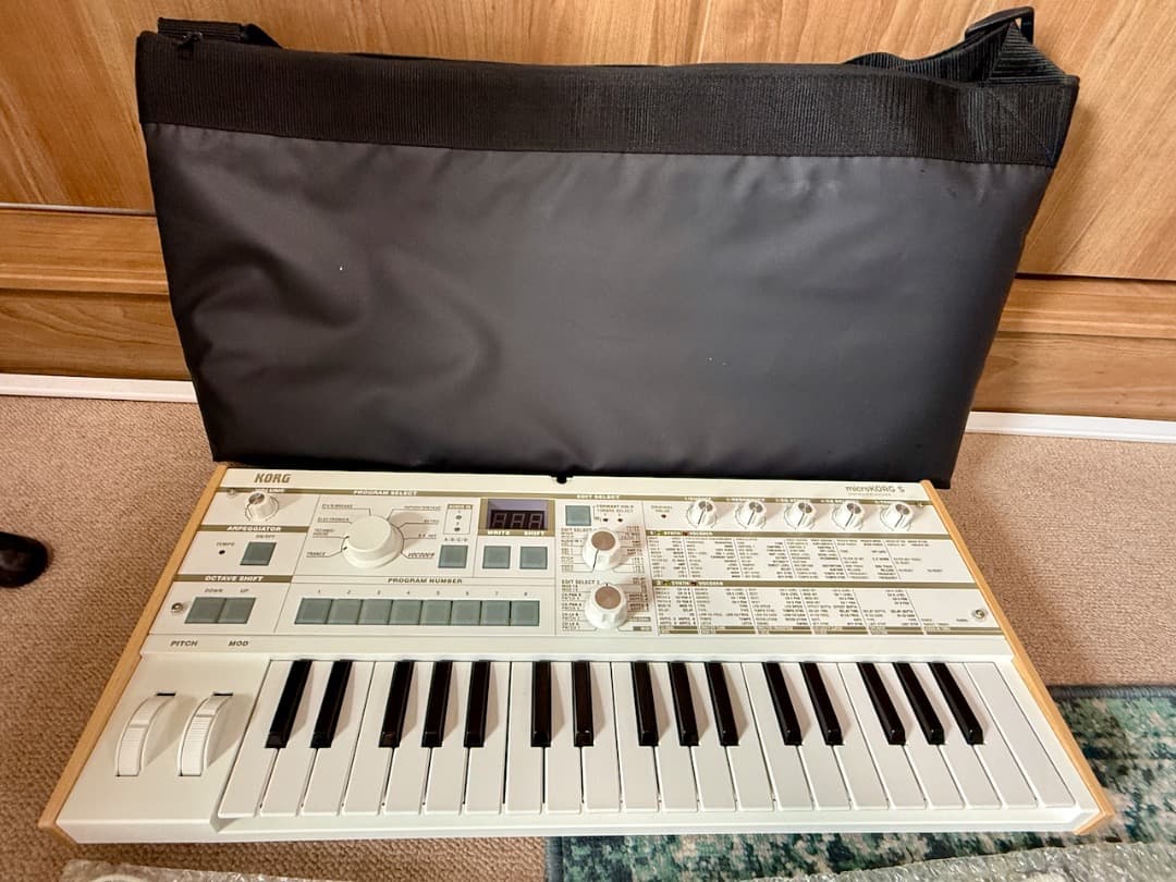 KORG microKORG S スピーカー付シンセサイザー　希少　純正バッグ Korg microKORG S MK-1S. Синтезатор и рабочую станцию Korg