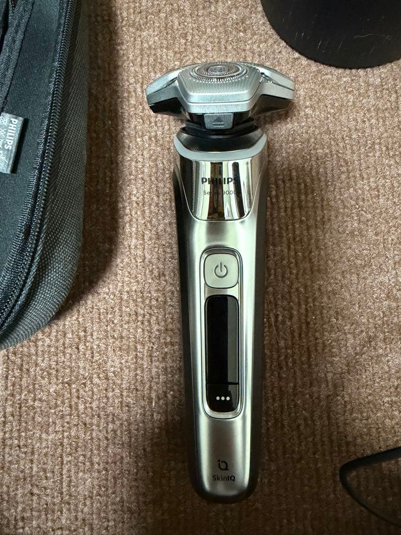 Philips 電気シェーバー 9000シリーズ収納ケース・充電スタンド付き