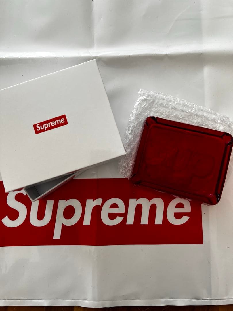 Supreme 赤 灰皿 箱入り