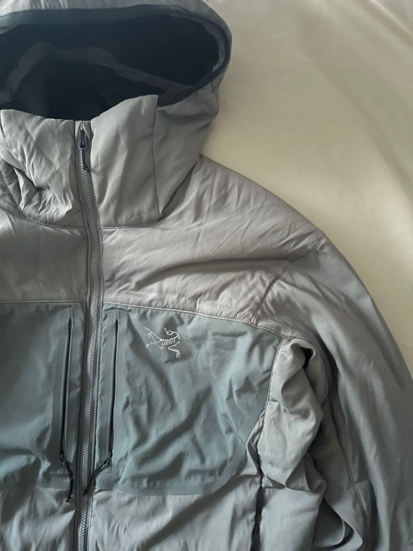 アークテリクス　グレー マウンテンパーカー ドローコード付き