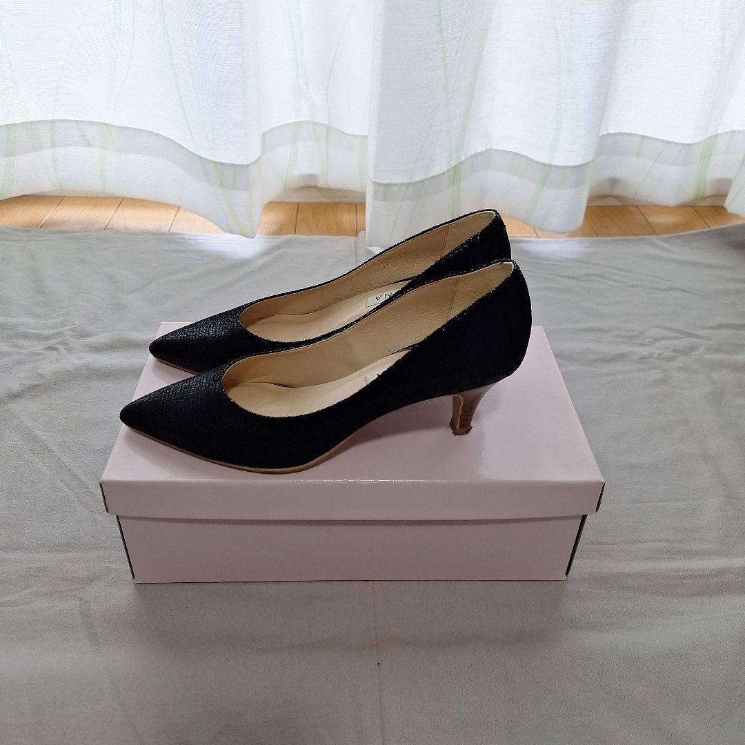 DIANA ブラック ポインテッドトゥ ハイヒール - メルカリ