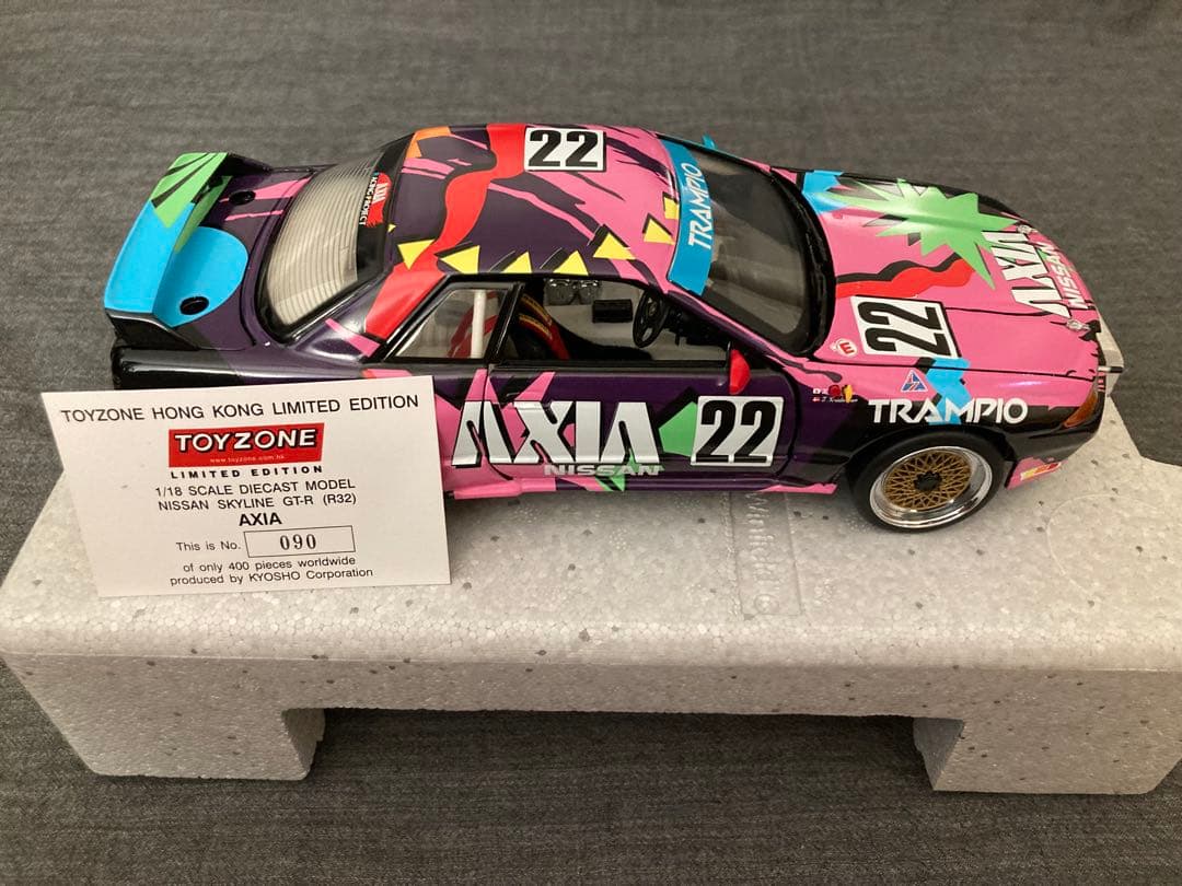 ミニカー TOYZONE Nissan Skyline GT-R (R32) 1/18