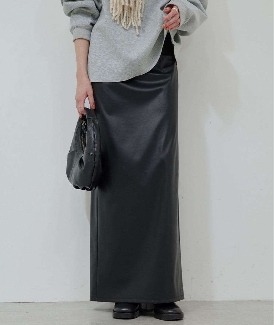 新作ガリャルダガランテ✴︎フェイクレザータイトスカート1