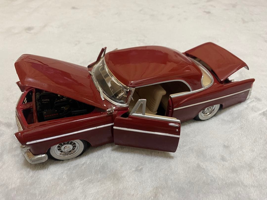 ミニカー Maisto Chrysler 300B (1956) 1/18