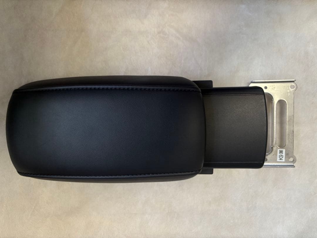 カローラクロス　純正　アームレスト　スライドタイプ