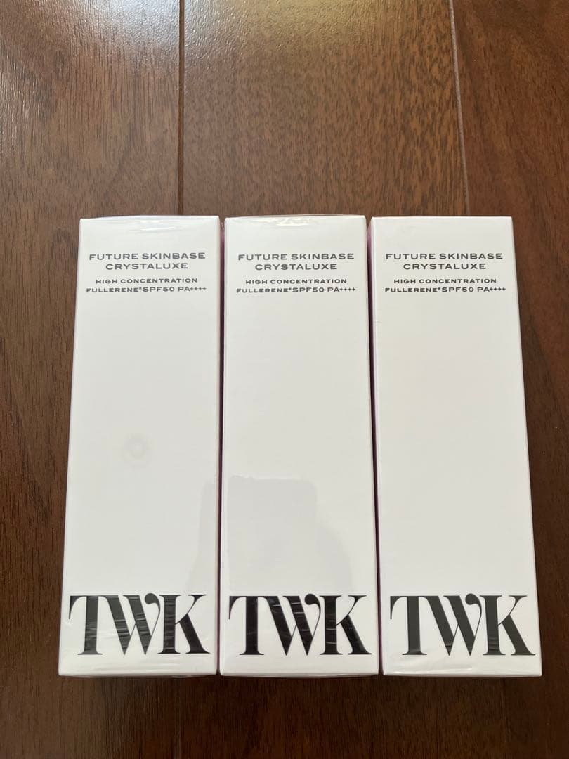 TWK フューチャースキンベースクリスタリュクス 3本セット
