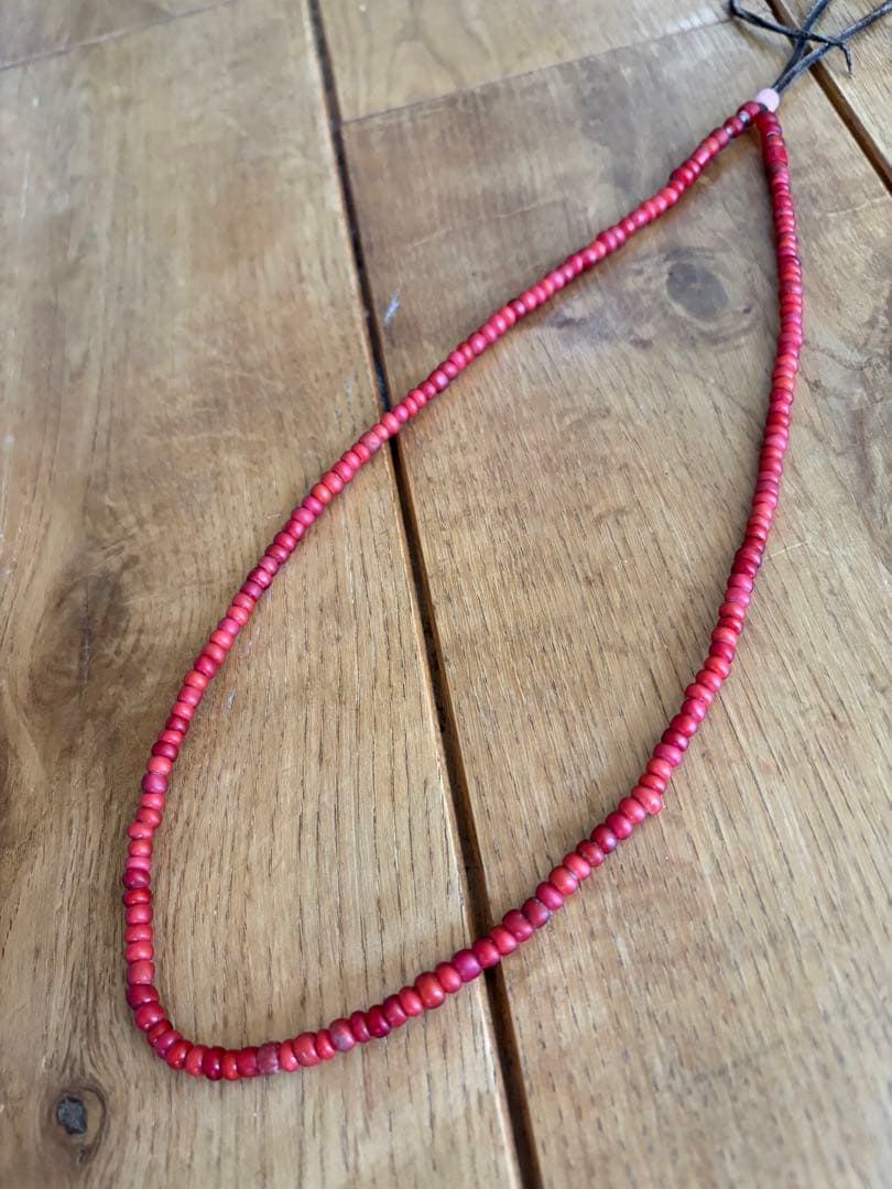 ホワイトハーツ アンティークビーズ 特選金赤 管型の金赤ホワイトハーツ‼️ こういったビーズも本当にかっこいいです