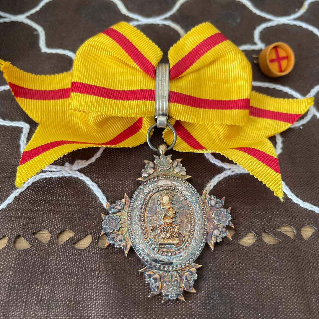 【レア 美品】勲七等宝冠章 激レア 美品!】勲七等宝冠章 明治勲章 略章 化粧箱入 本物保証 勲章