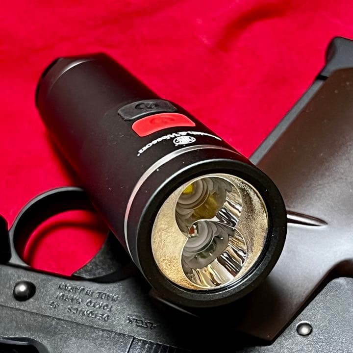 S&W タクティカルライト DA/リコリス採用品？