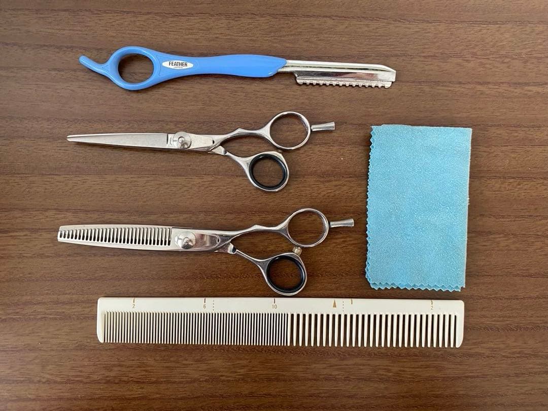 美容師セット（シザー・セニングシザー・レザー・国試用コーム・シザークロス）