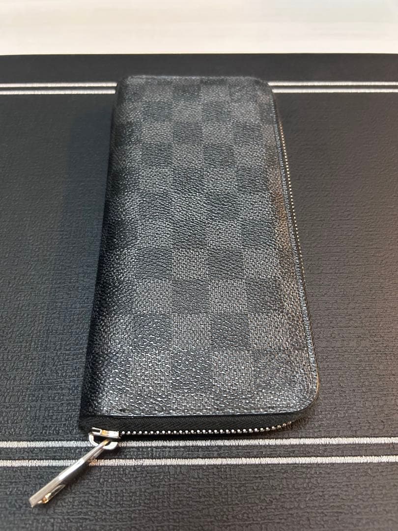ま*き様 Louis Vuittonダミエ・グラフィットジッピーウォレット ヴェ LOUIS VUITTON ルイ・ヴィトン ジッピーウォレット ヴェルティカル