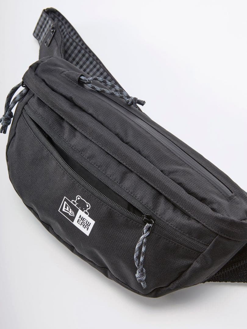 ファミリア ニューエラ ボディバッグ familiar ボディバッグ〈NEW ERA® × familiar〉 | ファミリア公式サイト