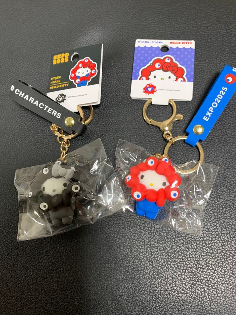 大阪関西万博　ハローキティ　黒×通常カラー　セット