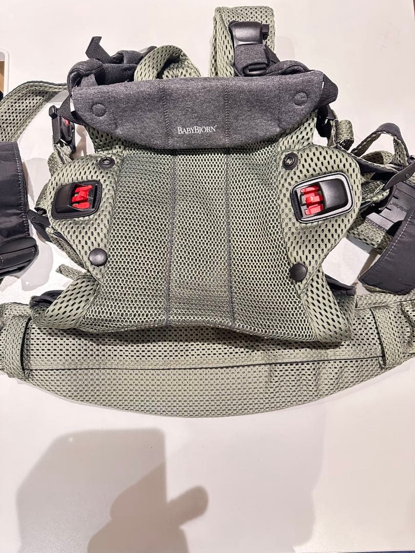 ●美品● ベビービョルン　抱っこ紐　ハーモニー　ダークグリーン