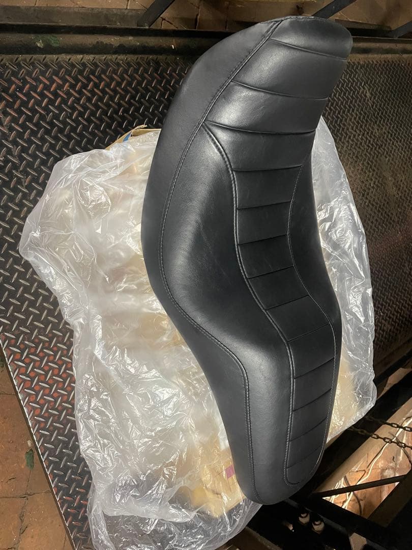 ハーレー　ダイナ　純正　シート