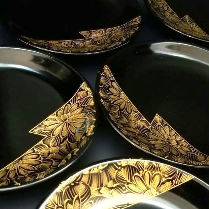 輪島塗 黒漆 沈金 金菊蒔絵 中皿 5枚セット 天然木製漆塗 輪島塗 沈金蒔絵 菊花草 黒塗り 菓子皿 銘々皿 5客