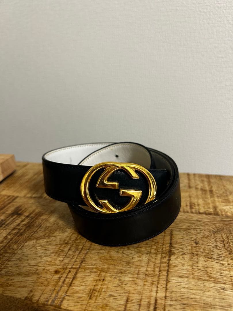 【1/1-1/3値下げ実施】GUCCI ブラックレザーベルト 75-30