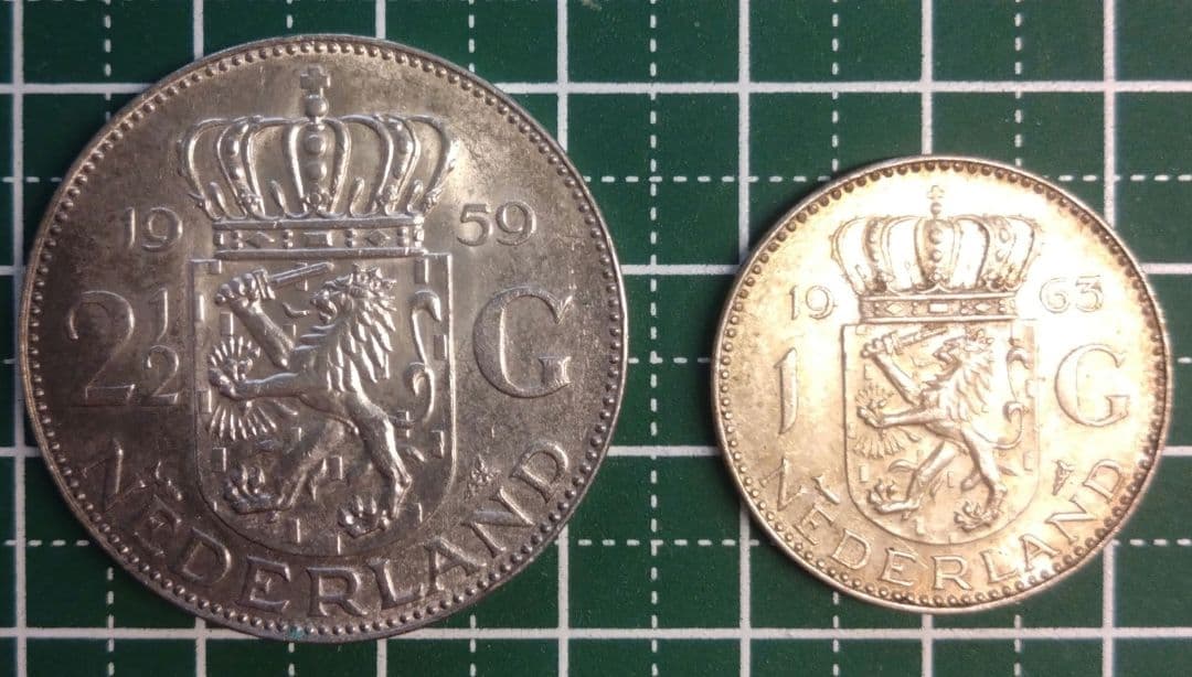 オランダ 旧貨幣 2.5 1959年と1ギルダー 1963年 銀貨 2枚セット