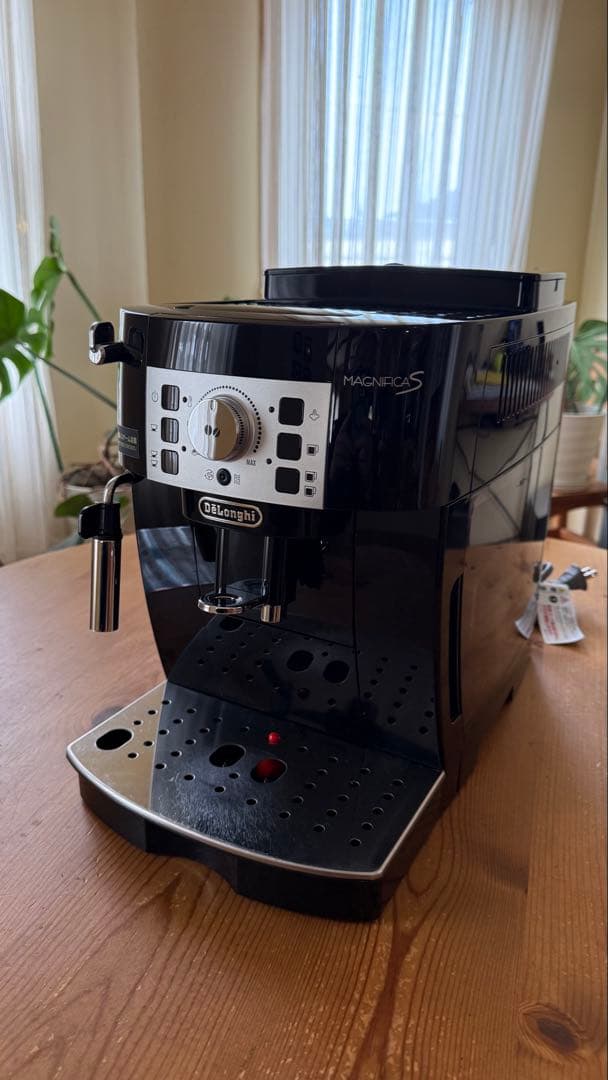 DeLonghi Magnifica S ECAM22112Bエスプレッソマシン