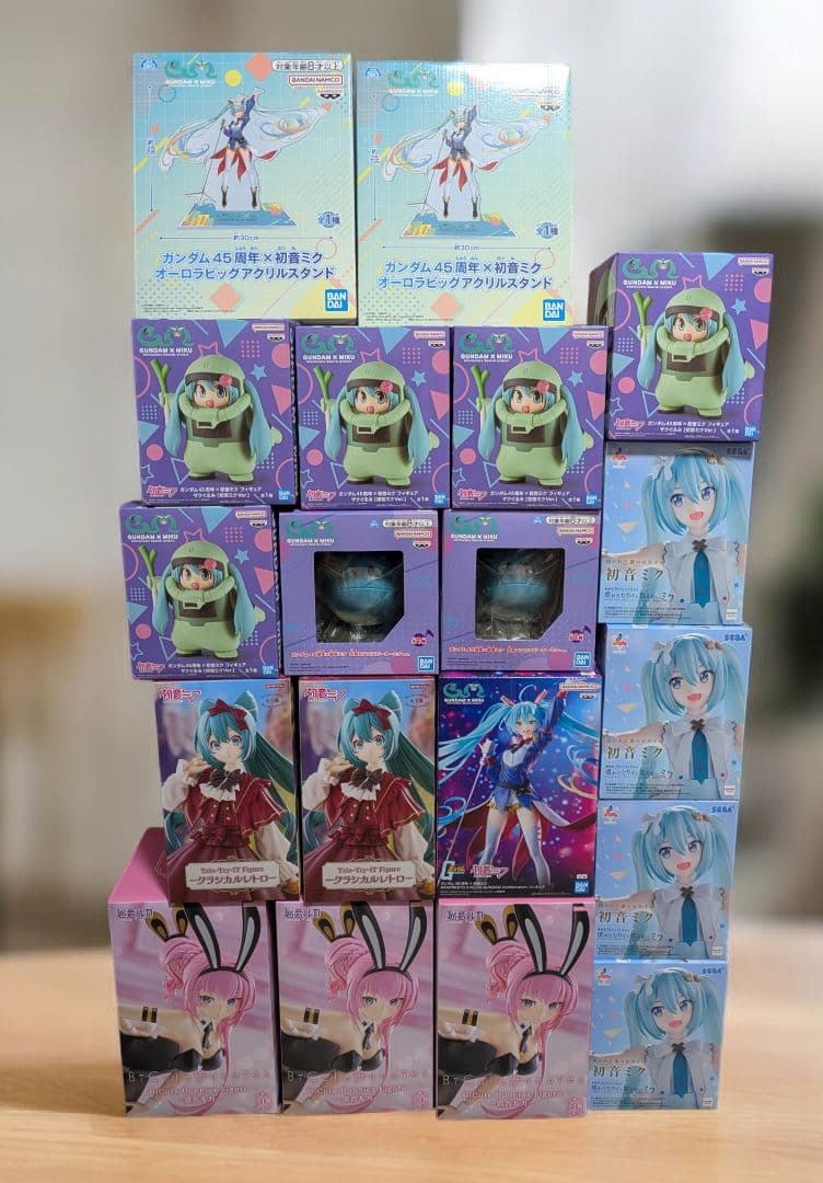 初音ミク　フィギュア　19点　巡音ルカ　ザクぐるみ　まとめ売り