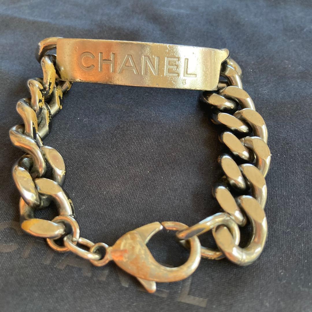 CHANEL チェーンブレスレット ロゴプレート付き