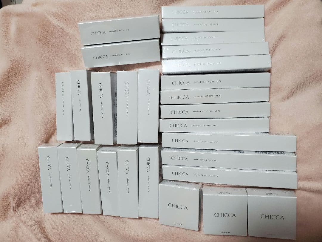 まとめ売り28点　CHICCA マスカラ、リップ、アイシャドウ、グロス