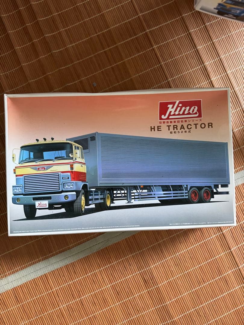 新品　アオシマ プラモデル 日野自動車旧名車シリーズ 日野HEトレーラー 後期型 日野HEトレーラー 後期型 昭和52年式 1/32 プラモデル HINO HE TRACTOR