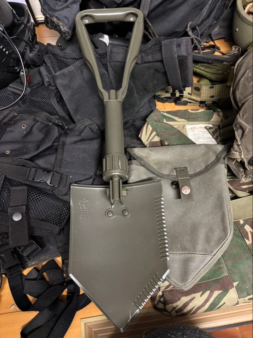 新品　1998年製 陸上自衛隊折りたたみスコップ、エンピ　折りたたみ式シャベル 楽天市場】【ふるさと納税】陸上自衛隊規格 戦闘シャベル 〜ソロ