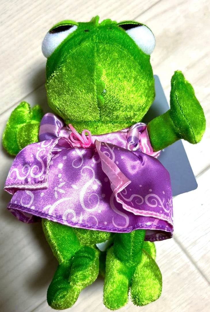 ディズニー ストア 塔の上の ラプンツェル パスカルぬいぐるみ バッジ ぬいば