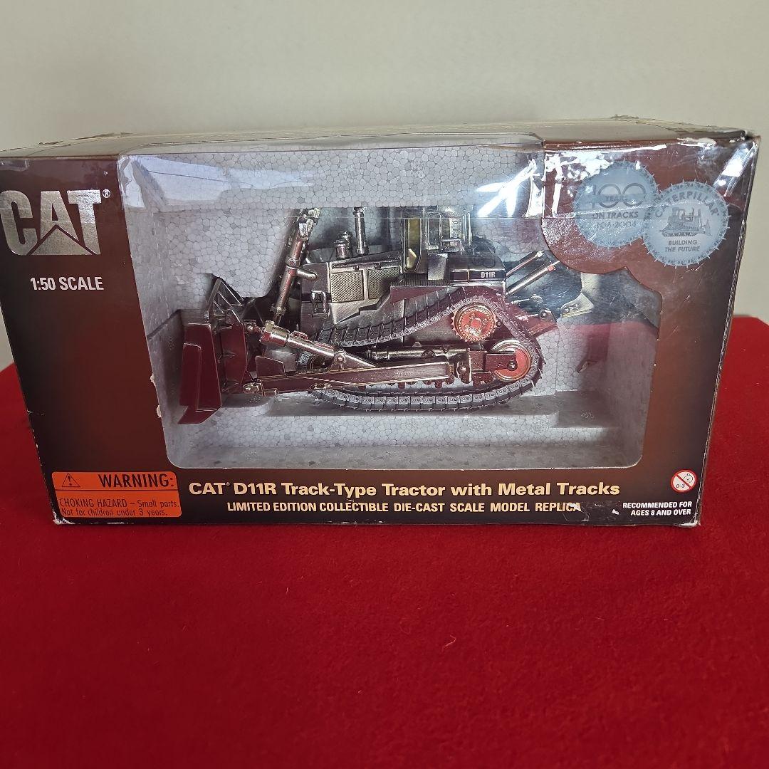 限定版CAT D11R トラック型トラクター 1:50スケール