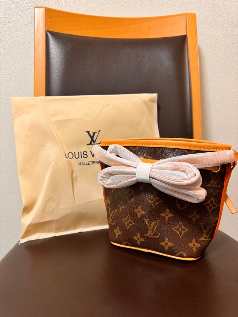 VUITTON ミニ バケット バッグ ウォレット 2点 セット LOUIS VUITTON（ルイ・ヴィトン） ショルダーバッグ トリオミニ