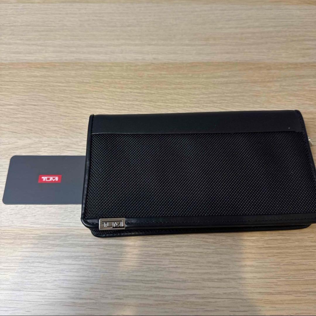 未使用　TUMI ラウンドジップロングウォレット