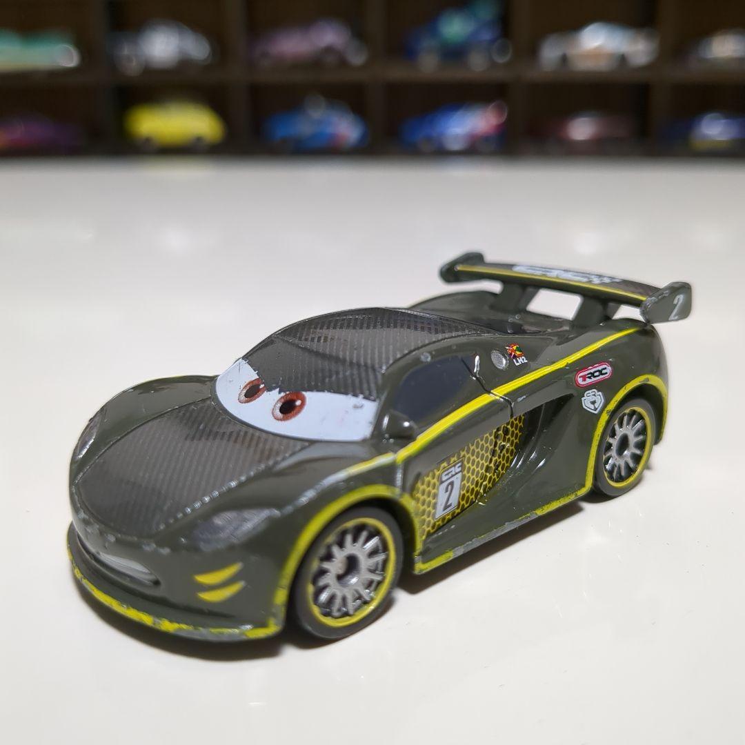 レア品！カーズ ルイスハミルトン(カーボンレーサータイプ) トミカ