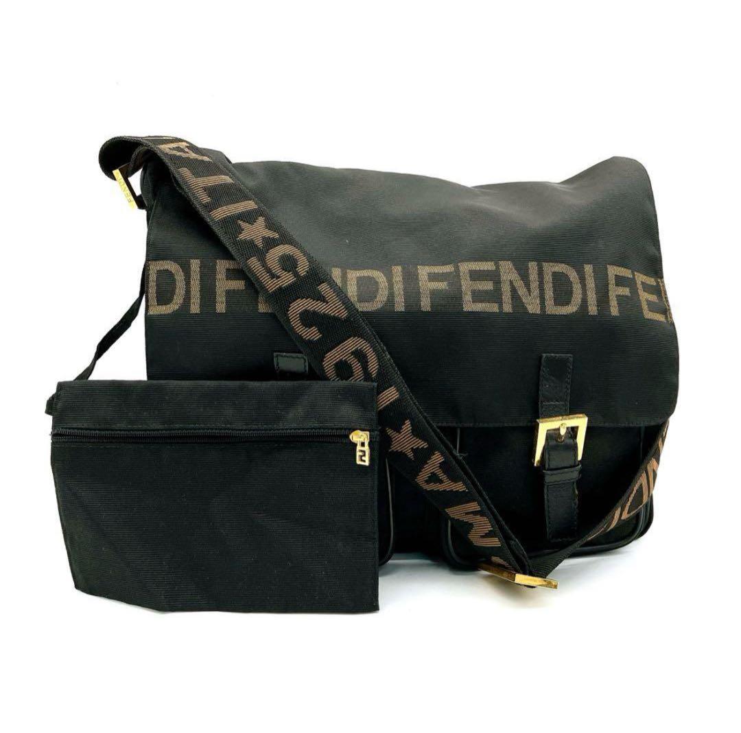 美品【FENDI】メッセンジャーバッグ　ブラック　ポーチ付き　週末値下げ
