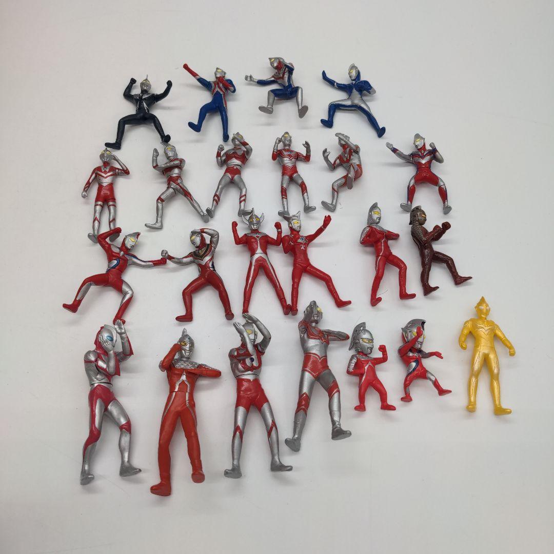 ウルトラマン　キャラエッグ　フィギュア