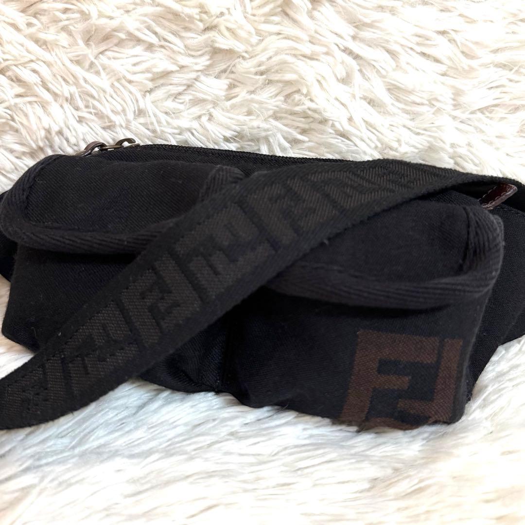 FENDI✨希少　ボディバッグ 黒　ウエストバッグ　ズッカ　マジックテープ　ミニ