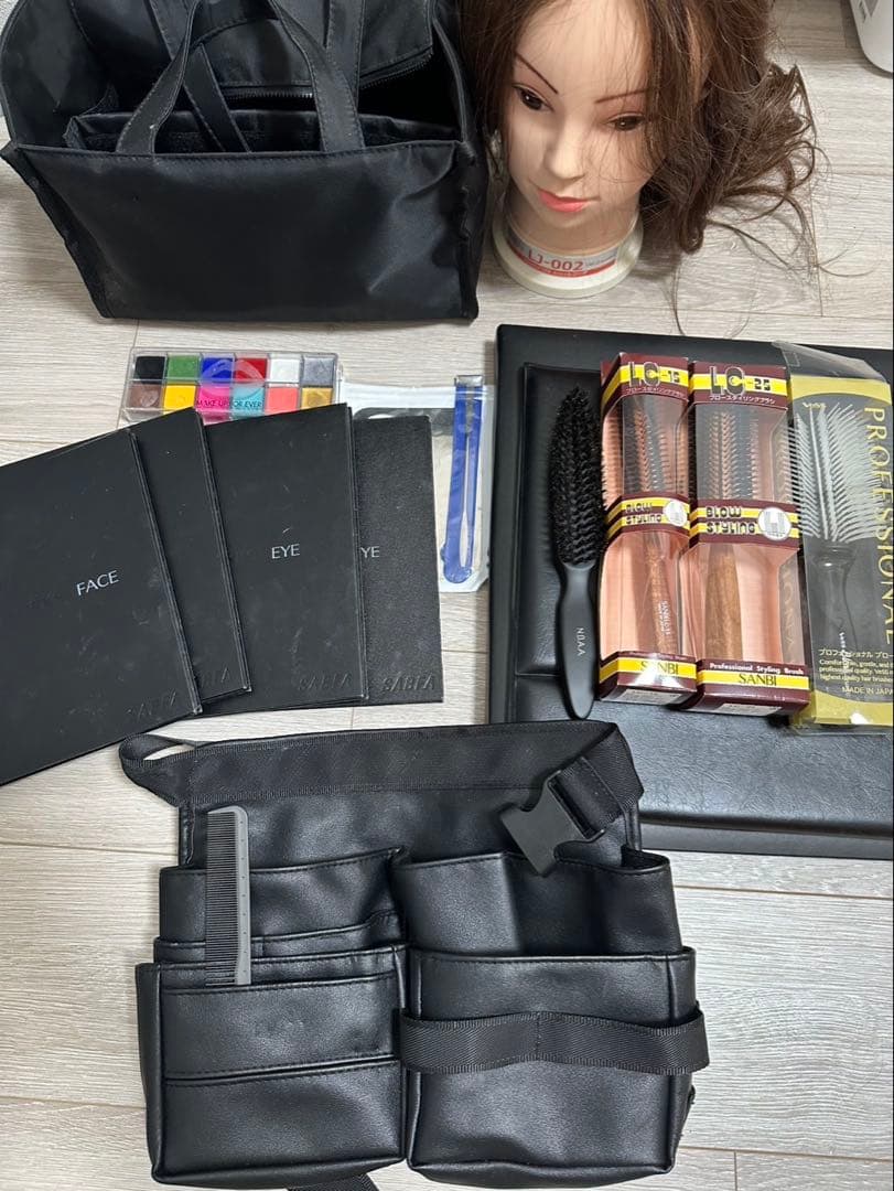 メイクアップツールセット／ウィッグ／白衣　美容学生