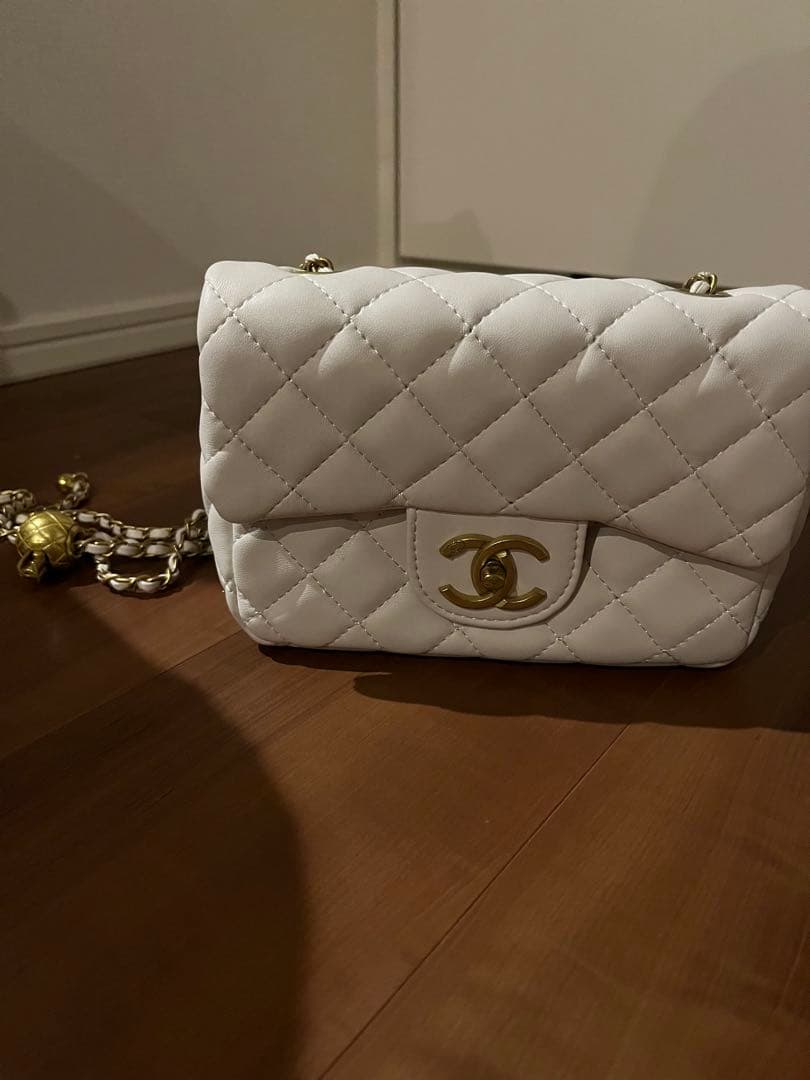 CHANEL ホワイト キルティング ショルダーバッグ ノベルティ